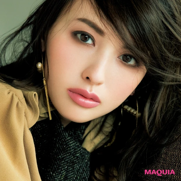 囲み目メイクとベビーピンクリップがポイントの甘辛メイクレシピ