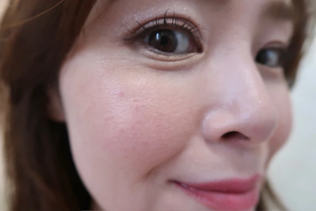 バイユア  ​セラムフィット シルキー ヌード クッション 塗布