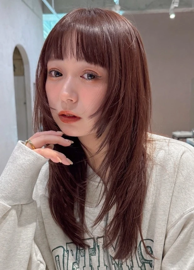 髪型　セミロング　レイヤー　セミロングヘア　前髪あり　スタイリング