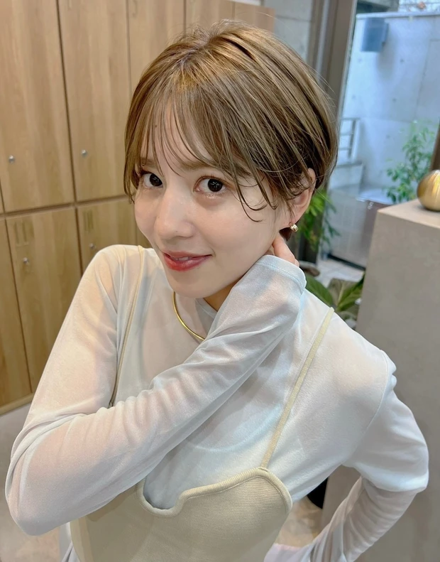 顔タイプアクティブキュートに似合う髪型 前髪あり マッシュショート