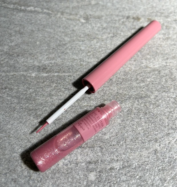 エテュセ  アイエディション　グリッターライナー うさぎピンク 涙袋 グリッター　使い方　口コミ　jan