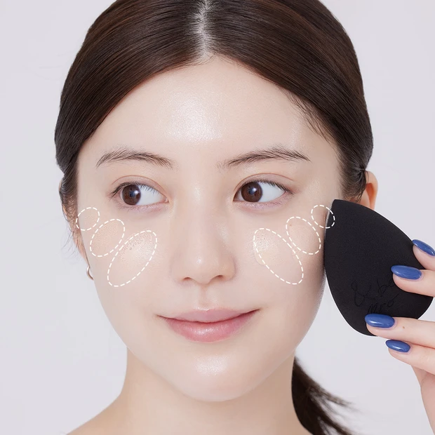 マキア　リキッドファンデーション　塗り方　スポンジ　2