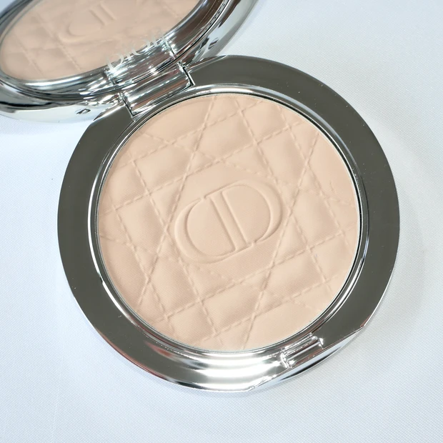 Dior 新作 フェイスパウダー ディオール新作】話題のプレストパウダーがかわいい♡マットor