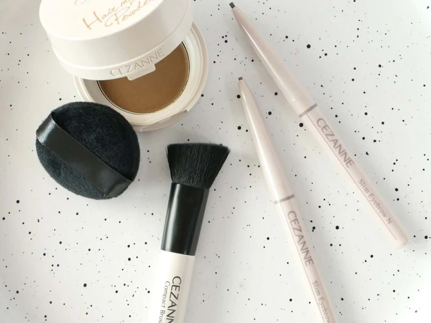 セザンヌの「細芯アイブロウN」に新色登場！ ヘアメイクパウダー用のコンパクトブラシも注目