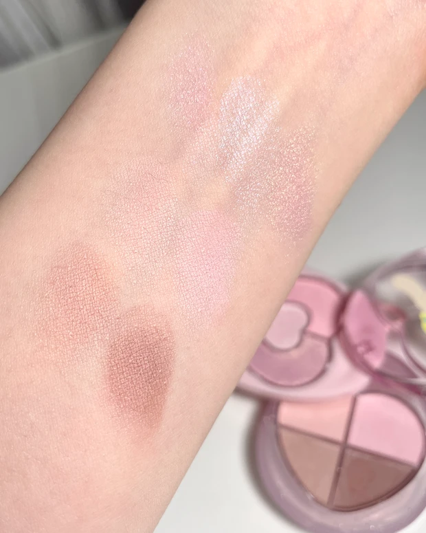 マキア サンリオコラボコスメ スウォッチ ぽよんアイメーカー Angel Changer