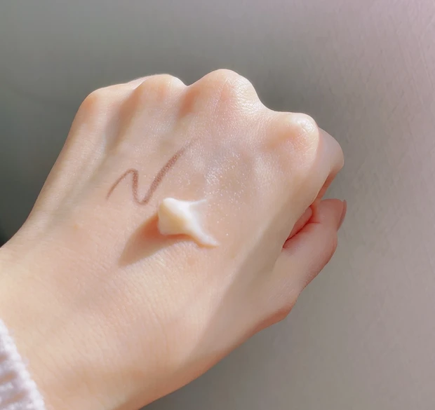 【W洗顔不要】ポイントメイクも『しっかり＆しっとり』オフ！美容成分39種類配合クレンジング【8 in 1】

_3