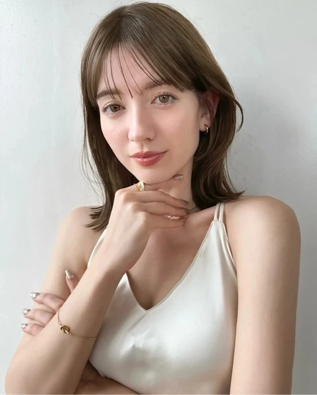 Belleの髪型・ヘアスタイルまとめ_ロブヘア_【大人ヘア】シースルーバングで目力アップと小顔効果も! 旬なアイディア満載の抜け感ロブ