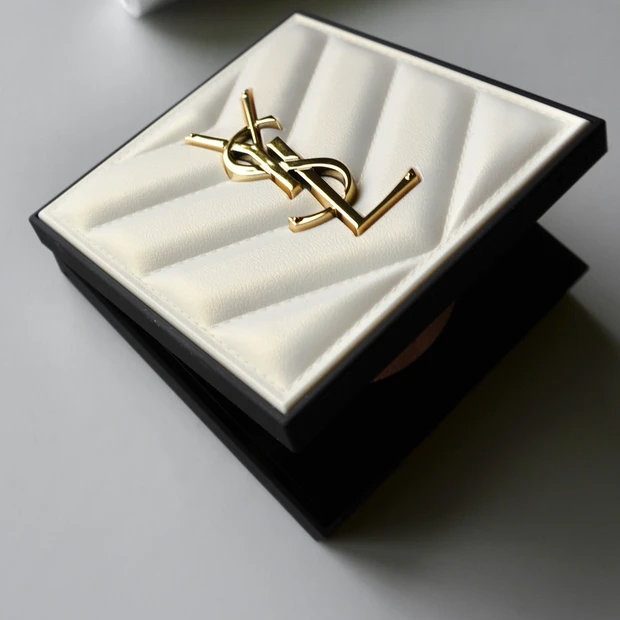 YSL（イヴ・サンローラン）の新作ハイライト「オールアワーズ ハイパールミナイザー03」