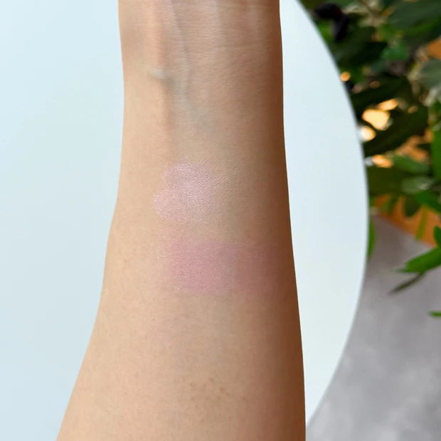 セザンヌ フェイスグロウカラー 03ロマンスグロウ スウォッチ