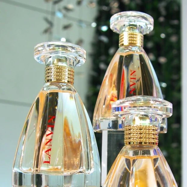 プリンセスのドレス姿のような香水瓶 ランバン「モダン プリンセス オードパルファム」10/1新発売 華やかなのに自然体でセクシーそして自由をこよなく愛する女性をイメージした香り 10/1新発売