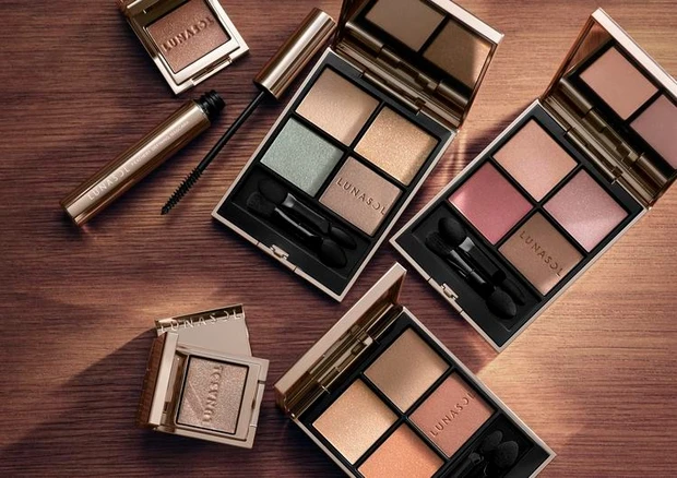 【2位】ルナソルの名品「アイカラーレーション」がリニューアル! 単色アイシャドウやマスカラの新作も【秋新色コスメ2024】