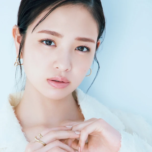 ピンク眉でお疲れ感を払拭！ 中山友恵さんが教える「美肌映え」メイク