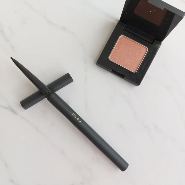 オサジのメイクアイテムで色遊び。シアー×ブルーメイク｜オサジのスプリングコレクションアイシャドウとアイライナーを紹介_2