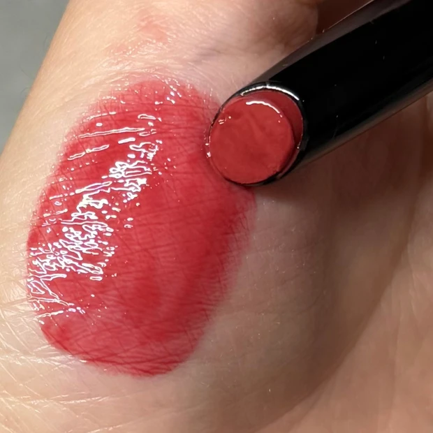 KATE（ケイト）ツヤバース G01 明後日の水たまり 手元スウォッチ