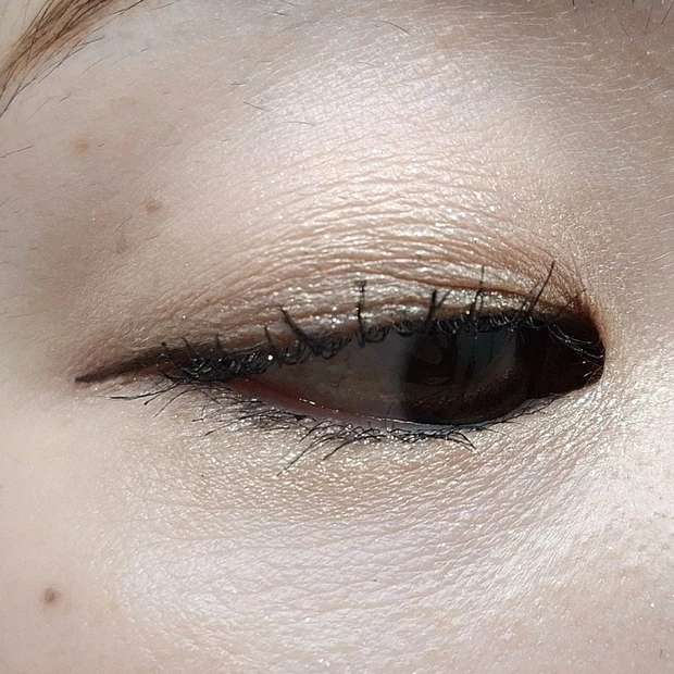 【小田切ヒロさんおすすめ】ダブルムードアイズに限定色が登場!「BE-7 ベージュムード」をイエベ春がレビュー_4_2