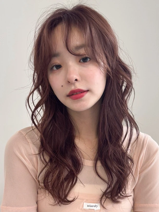 ヘアカタログ ロング ロングヘア 前髪あり 正面