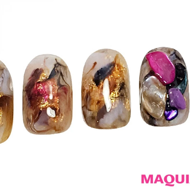 その輝きで、色使いで、一歩先を行く「ネオべっこう」ネイル