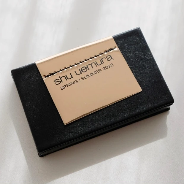シュウ ウエムラ ヌードパンク アイパレットのパッケージ