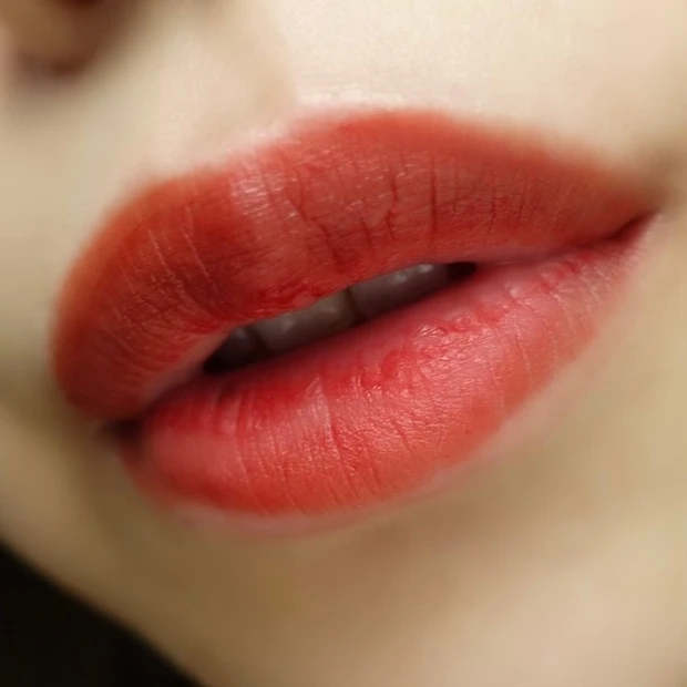 Florasisフローラシス 花西子 中国コスメ 百花同心錠 彫刻リップ