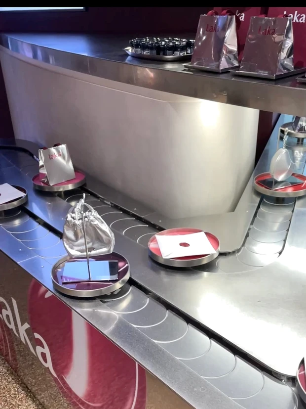 特典がコンベアーに