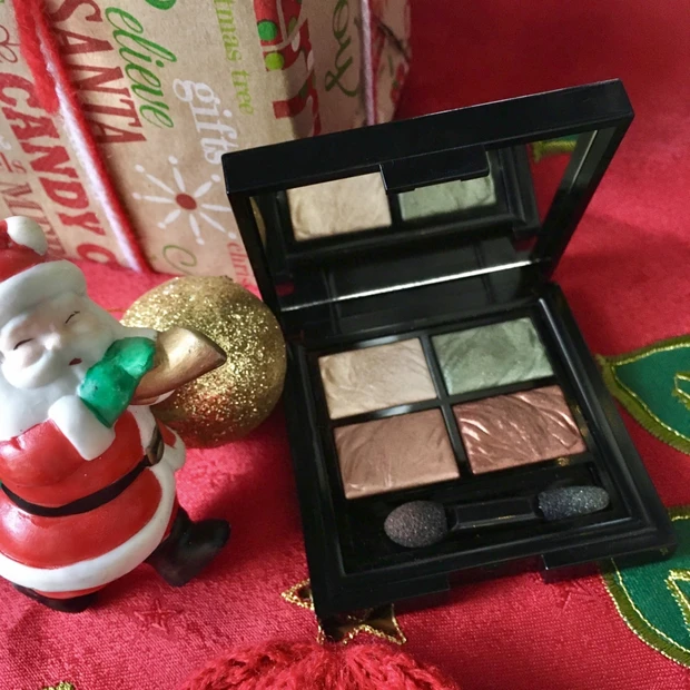 寒い季節に似合うアイシャドウ【フラロッソ】のholidayでなめらか立体アイメイク