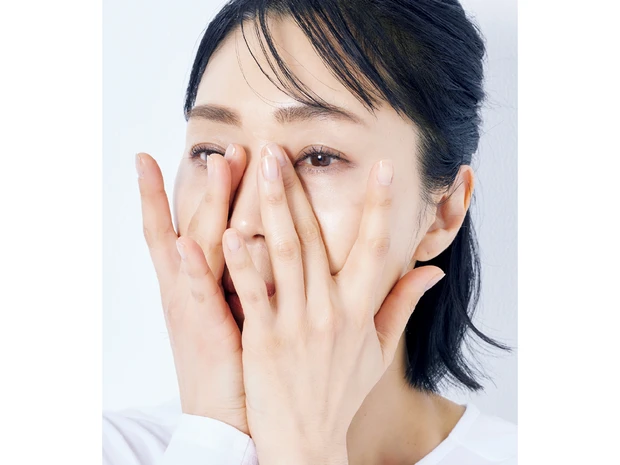 ソフィーナ iP ベースケア セラム〈土台美容液〉の使い方 目や鼻の周りまで入れ込む