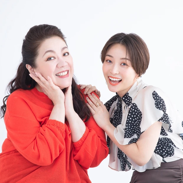 大人の肌を悩ませるたるみ問題。近頃は、長引くマスク生活で、頬やフェイスラインなどのたるみがより深刻化しているとの声も。そこで30代を代表して、人気YouTuber佐々木あさひさんが、美容家・野毛まゆりさんの大人のスキンケア塾に入門! たるみ攻略法を学びます。Q.たるみケアに頭皮マッサージは効果的? Q.アイテムいらずでエイジング美容液にも劣らない、リフトアップ効果するものは? Q.UV対策はたるみケアに重要? まずはたるみケアの基本の「き」をインプット!