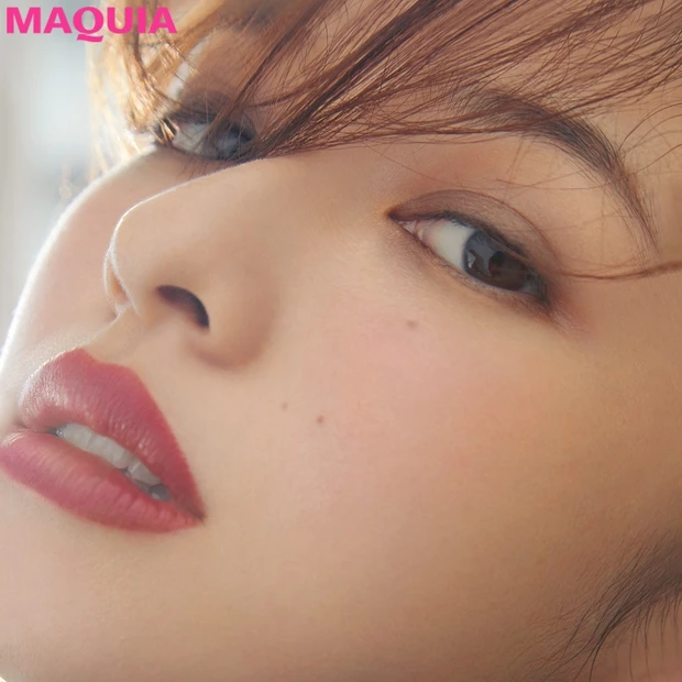 頰にくすみ色で、ぐっと洒落る！ 今秋はモーヴ色のチークで記憶に残るいい女…