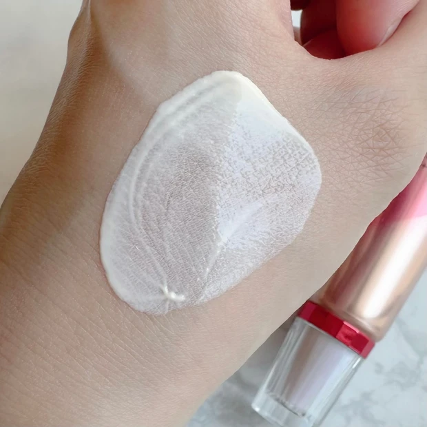 手 日焼け止め チューブ