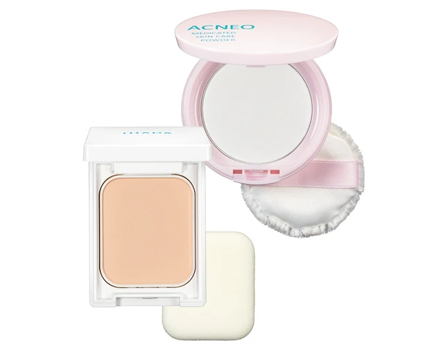 （右から）フォルミュール アクネオ 薬用 スキンケア パウダー （医薬部外品） 5g ￥3080／ドクターフィル コスメティクス、イハダ 薬用フェイスプロテクトパウダー（医薬部外品）SPF40・PA＋＋＋＋ 9g ￥1980（編集部調べ）／資生堂薬品