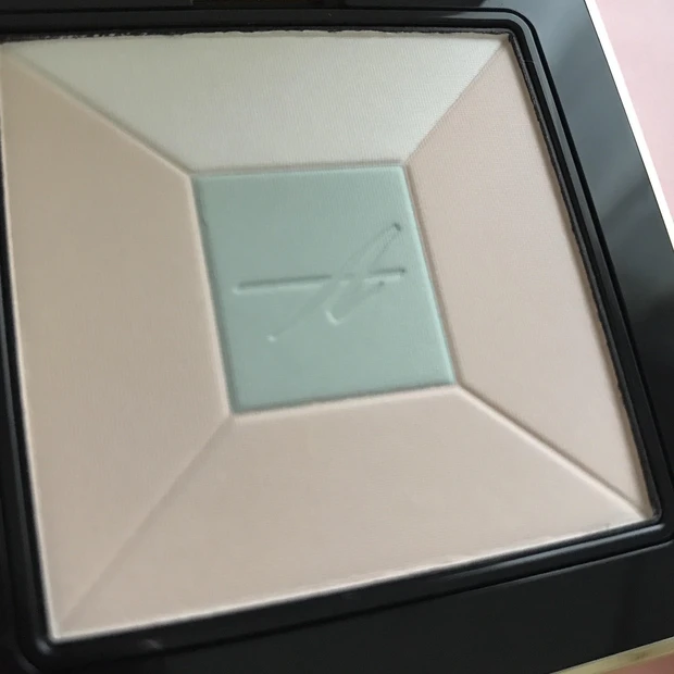 【ベストコスメ上半期2020パウダー部門ランクイン】
私のお気に入り♡ アンプリチュード トランスルーセント プレストパウダー
_1_2