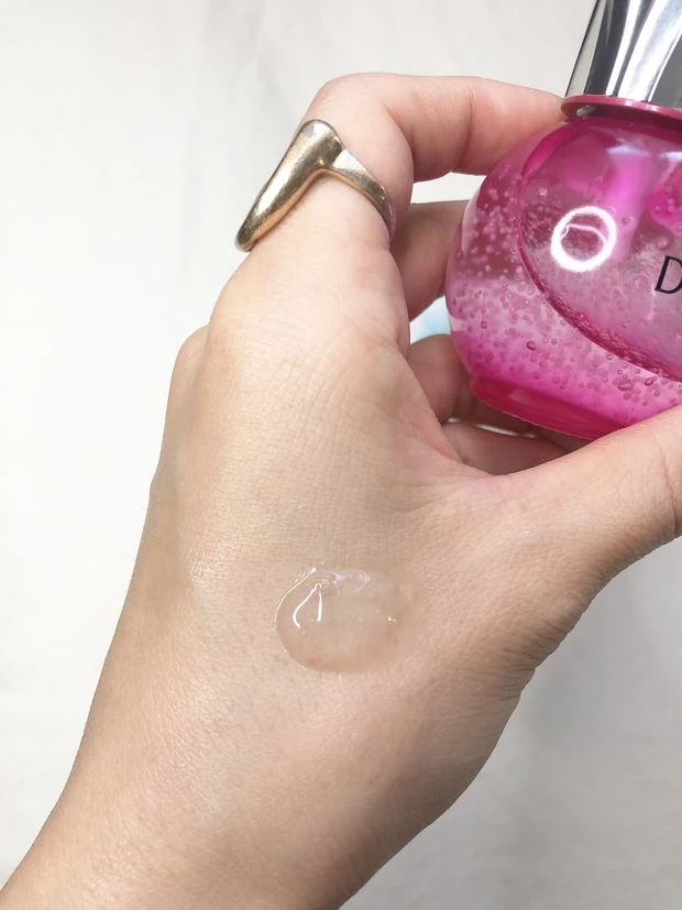 【新作コスメ】わたしを虜にする美滴導入美容液。
DEWの新開発成分で"脱"カサカサ乾燥肌!
_2