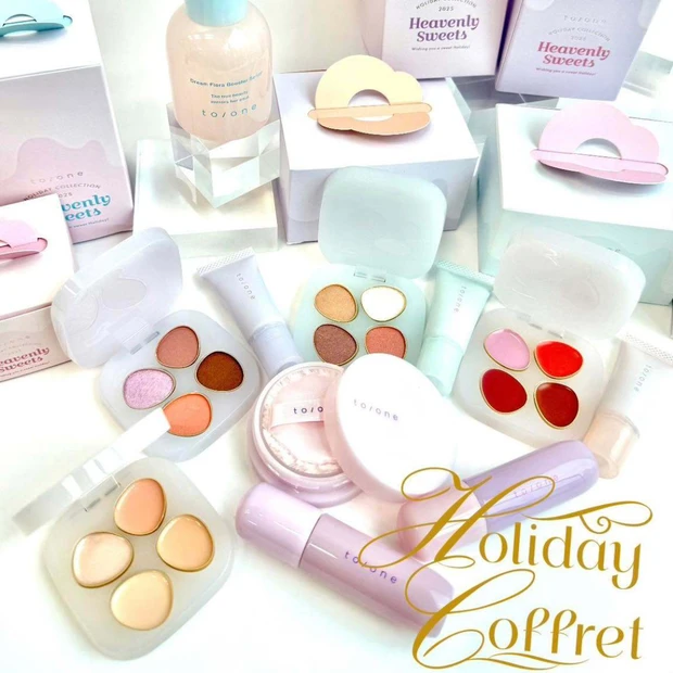 to/one（トーン）のホリデーをスウォッチ！ スイーツが並ぶパティスリーがテーマ【クリスマスコフレ2025】