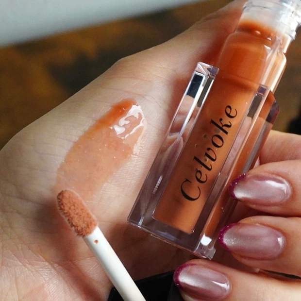 Celvoke モイステン リップドロップ 07 キャメルボアのスウォッチ