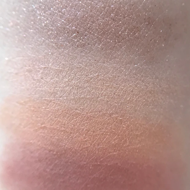 ビタートーンアイシャドウ01 スウォッチ