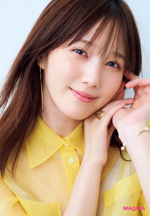 【春メイク2024】1. ベージュ×透けるピンクを重ねた大人の春メイク