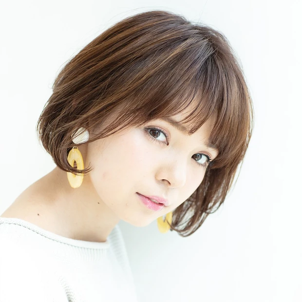 ZACCの髪型・ヘアスタイルまとめ_カールとハイライトで抜け感UP！ 小顔になれるリップラインボブ