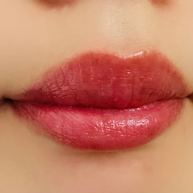 KATEのリップモンスター クリアトーン C01 炎化モンスターの使用イメージ