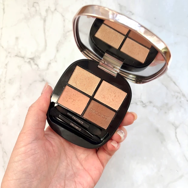 小嶋陽菜が愛用するアイシャドウ「コスメデコルテ　スキンシャドウ デザイニング パレット　06 fruit bijou」をレビュー