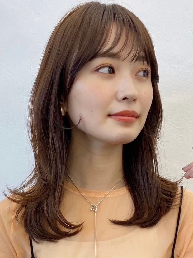 ミディアム ヘア 髪型 ヘアスタイル 前髪あり ヘアカラー