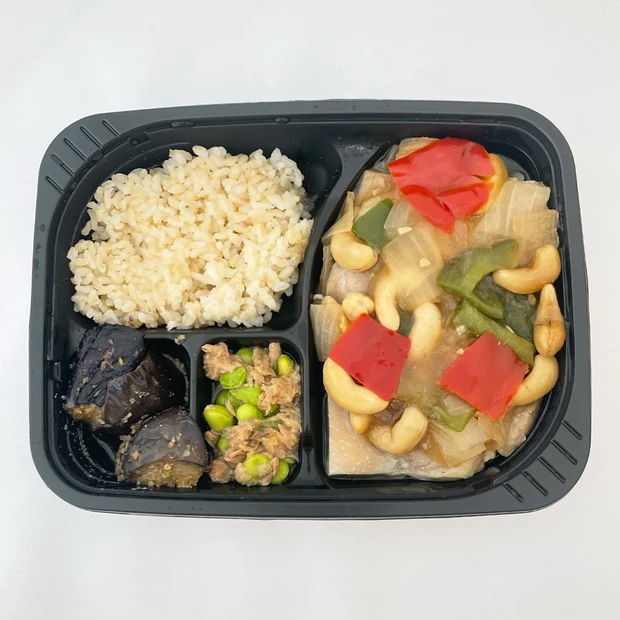 ダイエット、ボディメイク、冷凍弁当、宅配冷凍弁当、食欲そそる鶏もも肉のカシューナッツ炒め、筋肉食堂デリ、試食