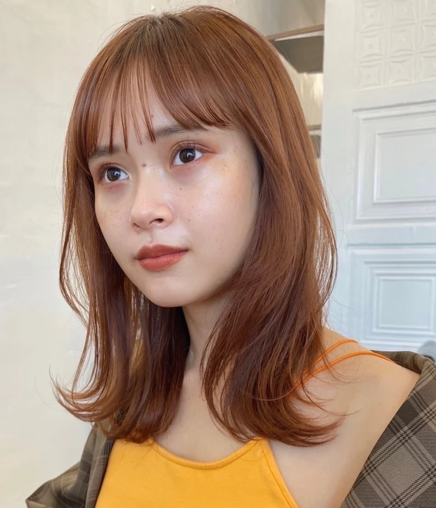 ミディアム　30代　40代 ヘアスタイル　秋ヘアカラー　前髪あり