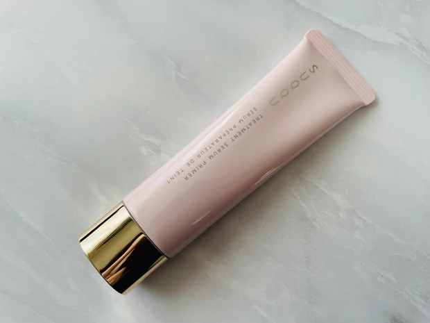 SUQQUのトリートメントセラムプライマー