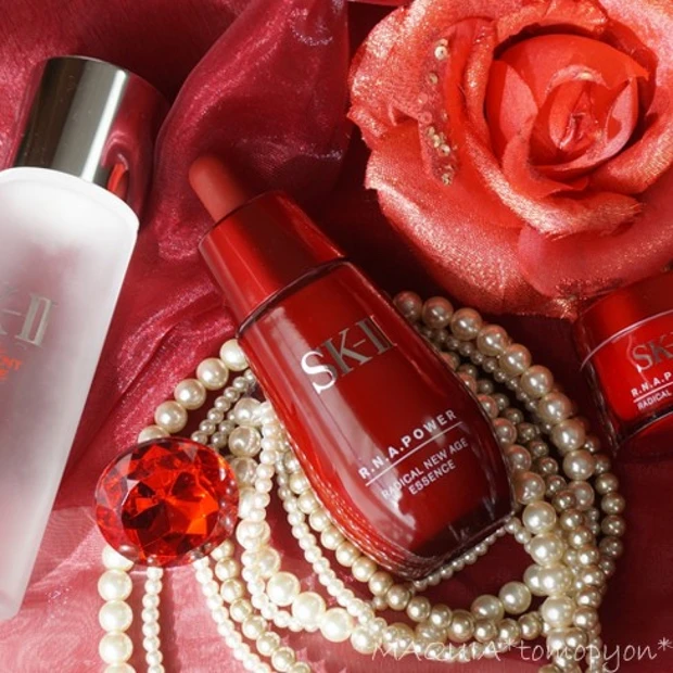 ハリ・艶アップで毛穴も消える！？SK-II R.N.A. パワー エッセンス【2015AW MAQUIAベストコスメ 美容液部門1位】