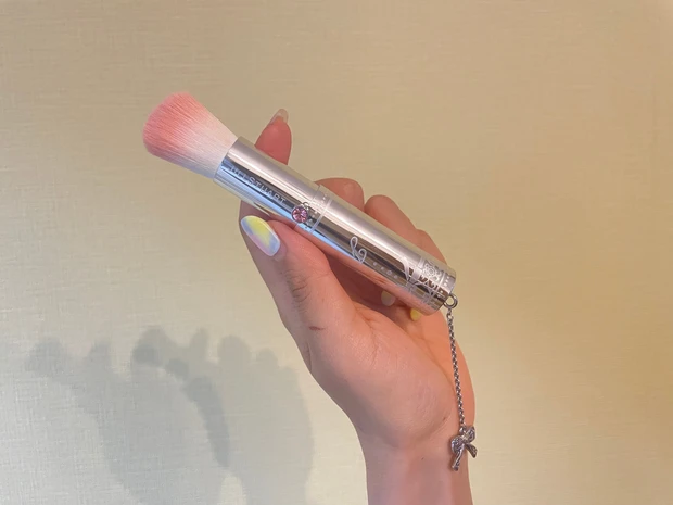 [ジルスチュアート]とにかく可愛い！「チークカラー ブラシ」