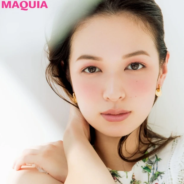 クールなサマーピンクを使った犬木愛流・初夏のワントーンメイク