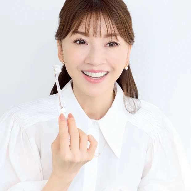 【君島十和子さんの“歯活”】老化は口元から!朝昼晩オーラルケアを公開