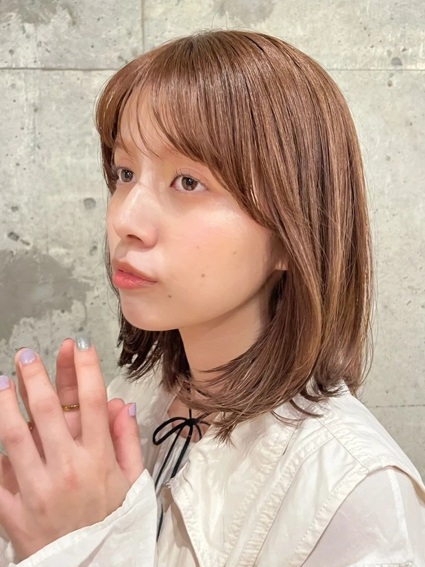 ヘアカタログ ミディアム ミディアムヘア 前髪あり シースルーバング