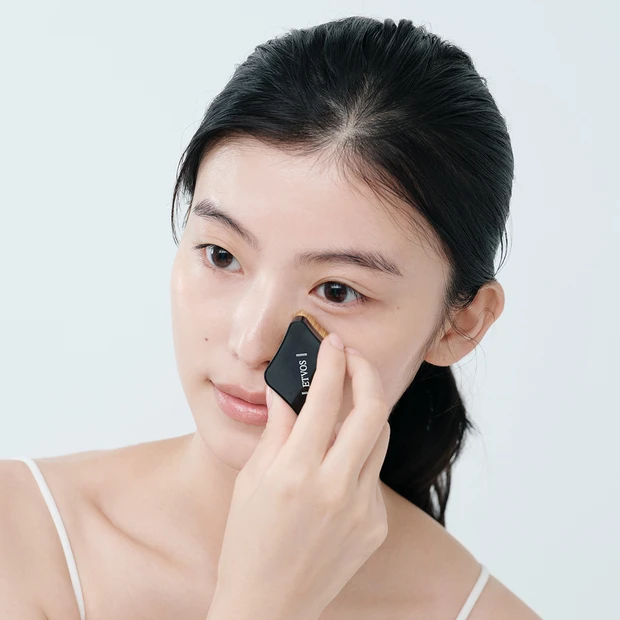 エトヴォス ミネラルセラムファンデーションの使い方➀　中野明海メイク