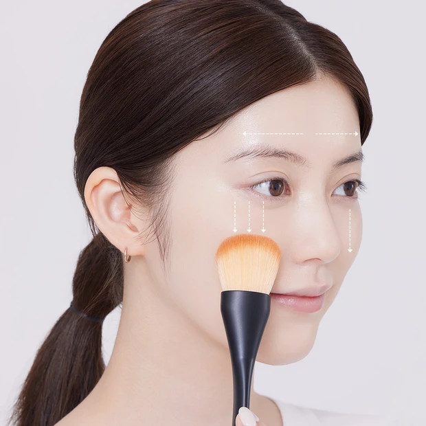 マキア　パウダーファンデーション　塗り方　ブラシ　ロージーローザ 3